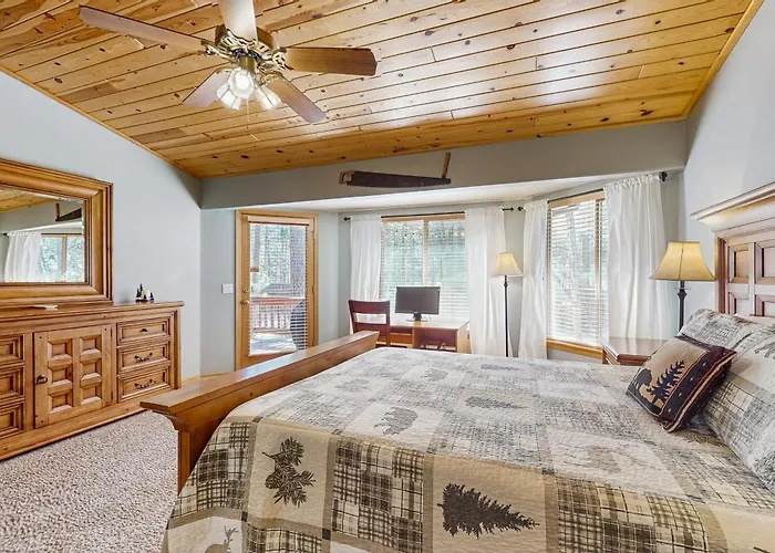 Holiday home Fire Pit + Yard: Woodsy Retreat Near Woodland *