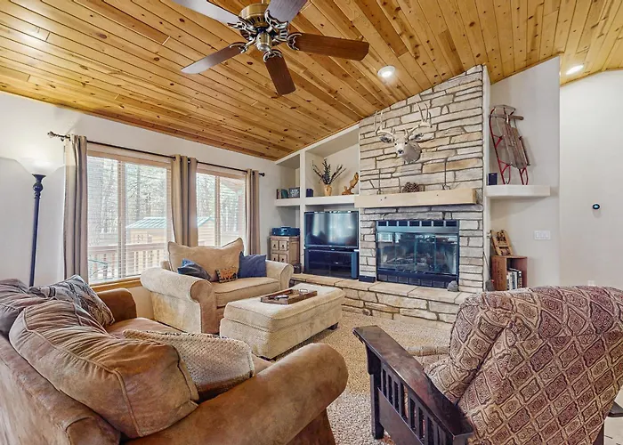 Holiday home Fire Pit + Yard: Woodsy Retreat Near Woodland