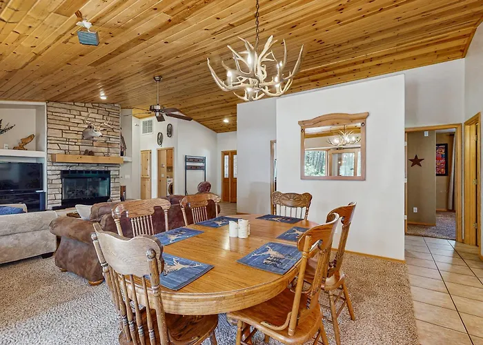 Holiday home Fire Pit + Yard: Woodsy Retreat Near Woodland